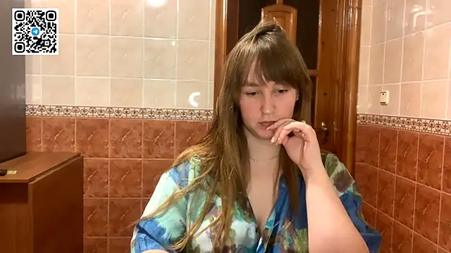 Snapshot of MaroonMoon_ chatting on October 12, 2025, 7:46 pm MaroonMoon online show from October 12, 2025, 7:46 pm