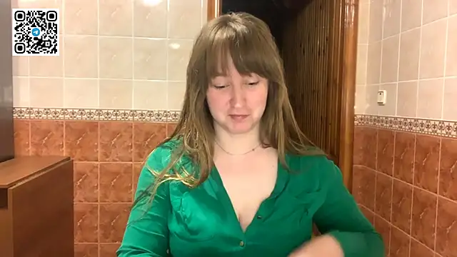 Snapshot of MaroonMoon_ chatting on October 20, 2025, 7:36 pm MaroonMoon online show from October 20, 2025, 7:36 pm