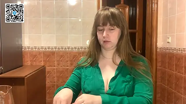 Snapshot of MaroonMoon_ chatting on October 22, 2025, 7:46 pm MaroonMoon online show from October 22, 2025, 7:46 pm