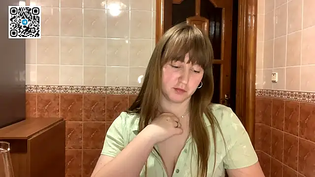 Snapshot of MaroonMoon_ chatting on October 23, 2025, 7:34 pm MaroonMoon online show from October 23, 2025, 7:34 pm