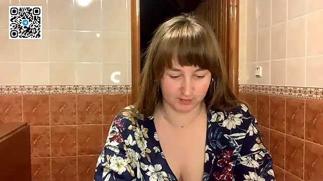 Snapshot of MaroonMoon_ chatting on October 28, 2025, 8:22 pm MaroonMoon online show from October 28, 2025, 8:22 pm