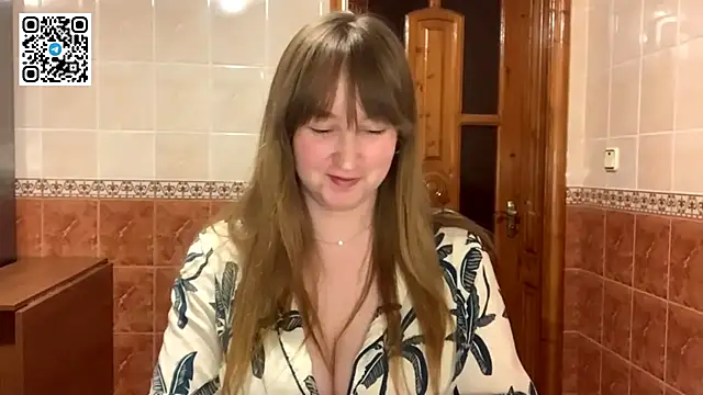 Snapshot of MaroonMoon_ chatting on October 30, 2025, 8:31 pm MaroonMoon online show from October 30, 2025, 8:31 pm