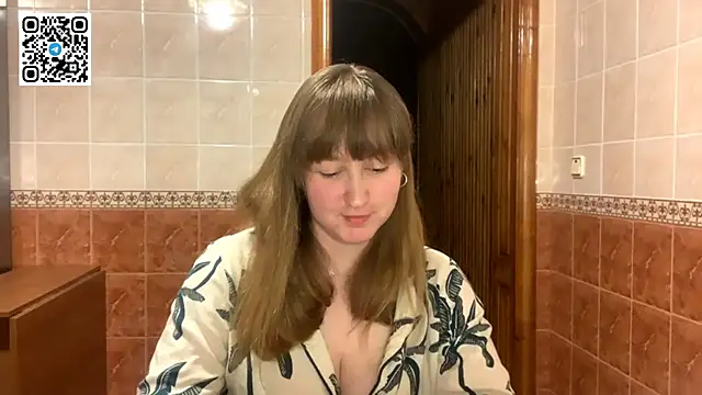 Snapshot of MaroonMoon_ chatting on November 2, 2025, 8:55 pm MaroonMoon online show from November 2, 2025, 8:55 pm