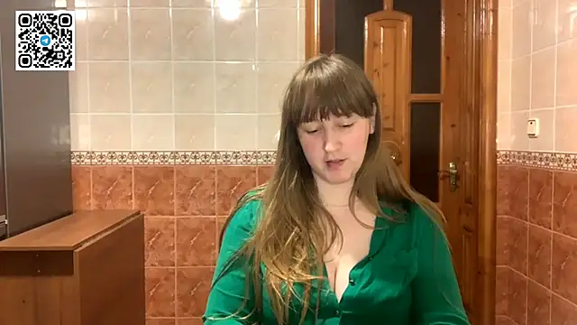 Snapshot of MaroonMoon_ chatting on November 8, 2025, 8:40 pm MaroonMoon online show from November 8, 2025, 8:40 pm