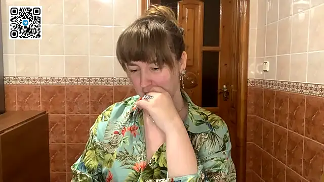 Snapshot of MaroonMoon_ chatting on November 10, 2025, 8:41 pm MaroonMoon online show from November 10, 2025, 8:41 pm