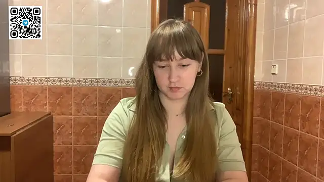 Snapshot of MaroonMoon_ chatting on November 12, 2025, 8:41 pm MaroonMoon online show from November 12, 2025, 8:41 pm