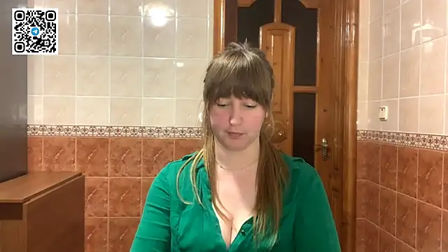 Snapshot of MaroonMoon_ chatting on November 19, 2025, 8:31 pm MaroonMoon online show from November 19, 2025, 8:31 pm