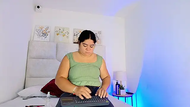 Snapshot of elizawiliamst chatting on May 22, 2026, 11:49 am elizawiliamst online show from May 22, 2026, 11:49 am