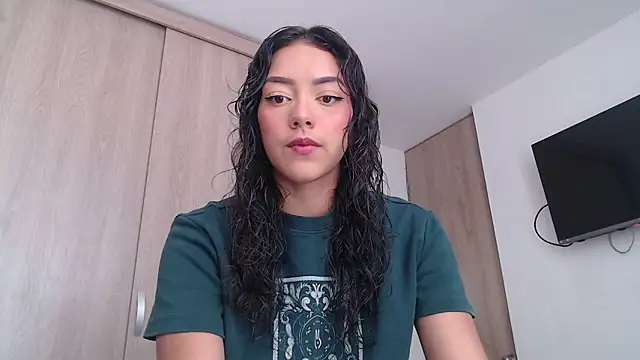 WendySuns  online show from November 26, 2025, 5:03 pm