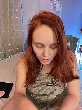 PollyVinice online show from November 16, 2025, 11:49 am