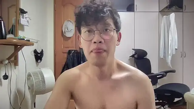 Passionatetwink2 online show from October 9, 2025, 10:57 am