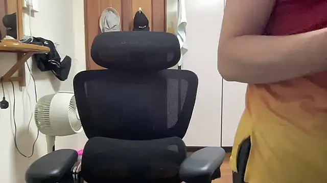 Passionatetwink2 online show from October 17, 2025, 9:56 am