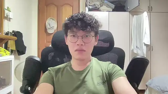 Passionatetwink2 online show from February 5, 2026, 10:09 am