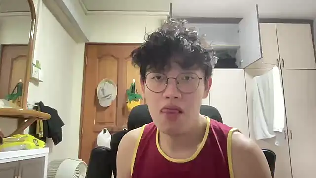 Passionatetwink2 online show from February 7, 2026, 8:29 am