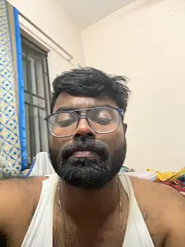 Snapshot of DJLOVE280825 chatting on October 8, 2025, 10:51 pm DJLOVE280825 online show from October 8, 2025, 10:51 pm