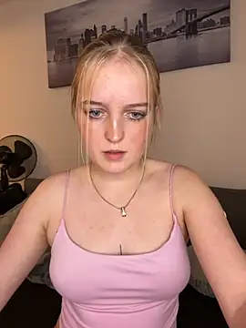 Snapshot of DieBlondeHannah chatting on October 11, 2025, 1:31 pm DieBlondeHannah online show from October 11, 2025, 1:31 pm