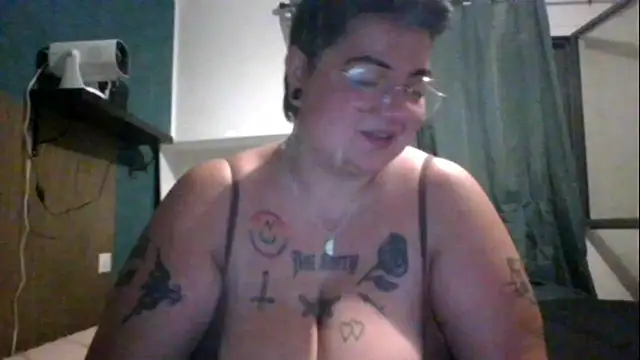 Snapshot of PirateXL chatting on April 23, 2026, 11:29 pm PirateXL online show from April 23, 2026, 11:29 pm