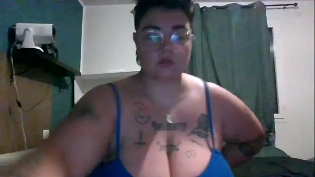 Snapshot of PirateXL chatting on May 14, 2026, 11:22 pm PirateXL online show from May 14, 2026, 11:22 pm