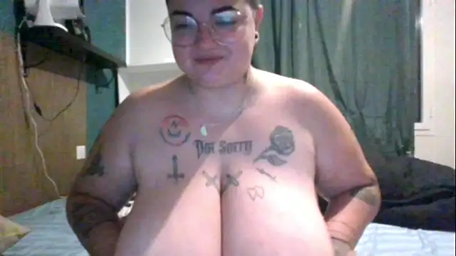 Snapshot of PirateXL chatting on May 16, 2026, 12:18 am PirateXL online show from May 16, 2026, 12:18 am