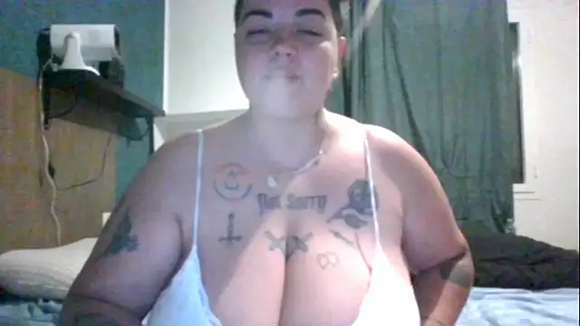 Snapshot of PirateXL chatting on May 20, 2026, 11:55 pm PirateXL online show from May 20, 2026, 11:55 pm