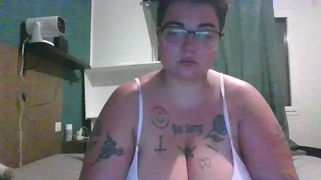 Snapshot of PirateXL chatting on May 31, 2026, 11:50 pm PirateXL online show from May 31, 2026, 11:50 pm