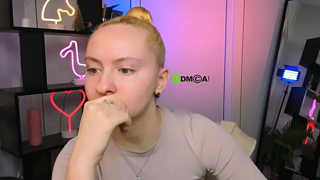 mila glow1 online show from December 21, 2025, 6:31 am