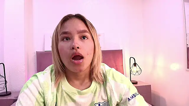 CamiilaGlow online show from September 19, 2025, 2:29 pm