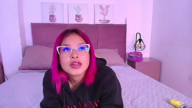 CamiilaGlow online show from October 8, 2025, 4:26 pm