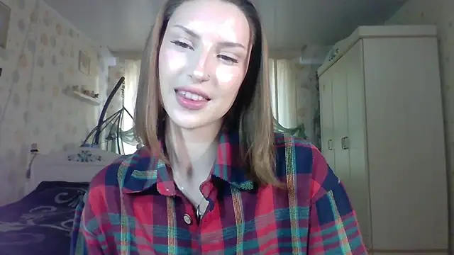 RuxaShade online show from October 2, 2025, 1:18 pm