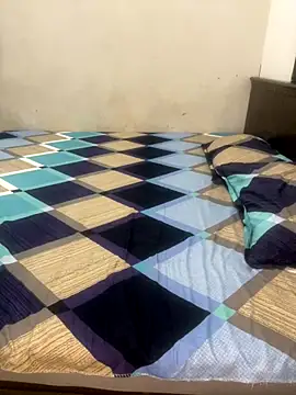 SIZZLER 1100 online show from October 12, 2025, 7:35 pm