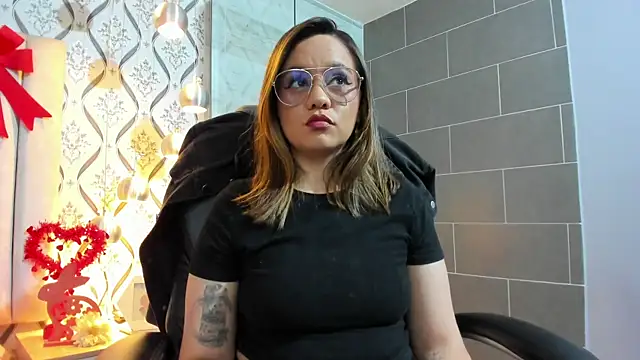 Sky Junne online show from November 14, 2025, 5:44 pm