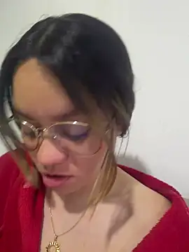 Sky Junne online show from April 18, 2026, 5:22 am