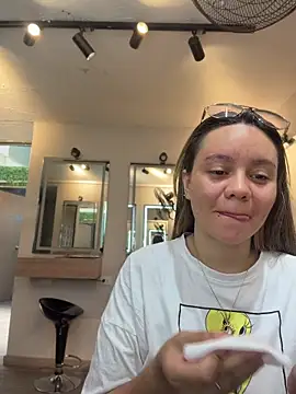 Sky Junne online show from April 20, 2026, 4:54 pm