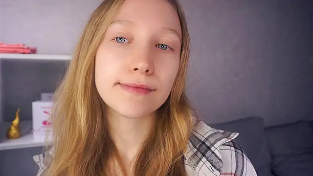 EarnestineGyllenband online show from November 18, 2025, 6:51 am