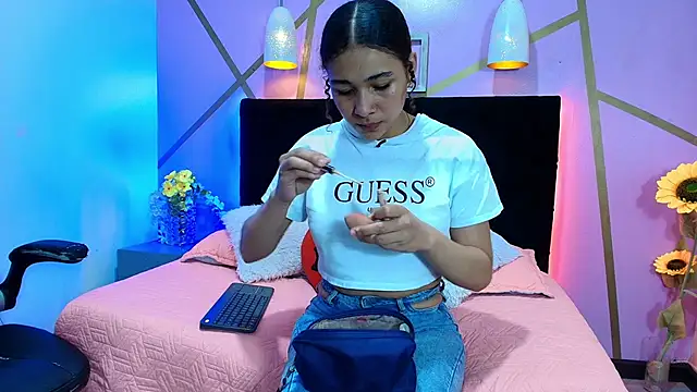 Snapshot of Emma_Carteer chatting on October 24, 2025, 4:03 pm Emma Carteer online show from October 24, 2025, 4:03 pm