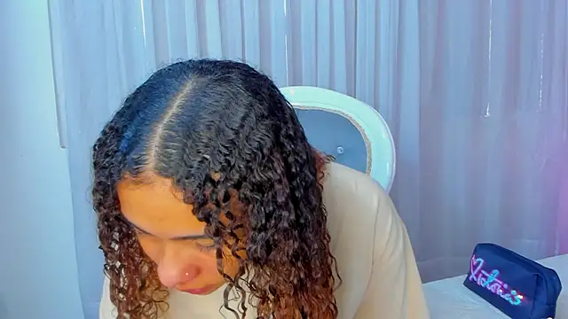 Snapshot of Emma_Carteer chatting on October 25, 2025, 3:07 pm Emma Carteer online show from October 25, 2025, 3:07 pm