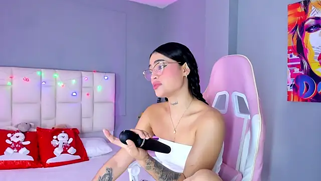 Snapshot of SammyRose_ chatting on November 30, 2025, 6:45 pm SammyRose online show from November 30, 2025, 6:45 pm