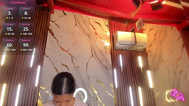 VictoriaDuart online show from April 9, 2026, 8:25 pm