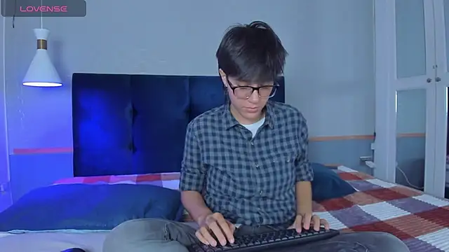 Tsuki Maru online show from September 20, 2025, 7:59 pm