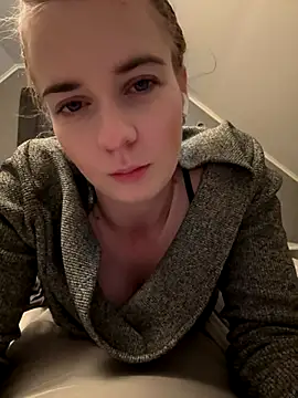 ellieen online show from October 29, 2025, 10:00 pm