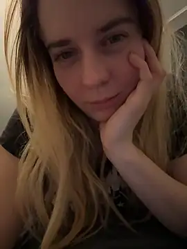 ellieen online show from November 21, 2025, 11:03 pm