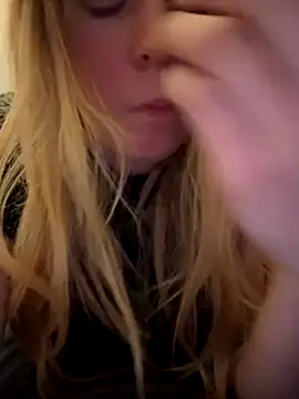 ellieen online show from November 22, 2025, 11:15 pm