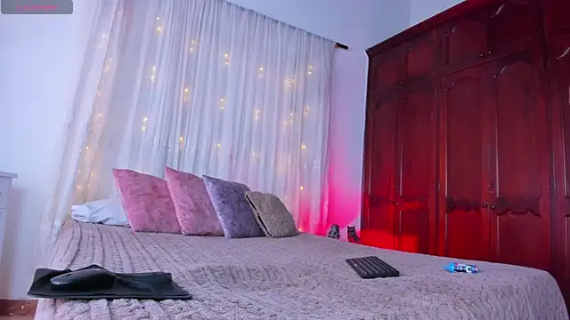 Shantal 777 online show from September 12, 2025, 1:33 pm