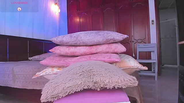 Snapshot of Shantal_777 chatting on March 3, 2026, 2:12 pm Shantal 777 online show from March 3, 2026, 2:12 pm