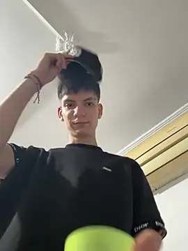 Snapshot of Luck__090 chatting on September 26, 2025, 5:11 am Luck  090 online show from September 26, 2025, 5:11 am