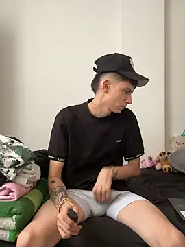 Snapshot of Luck__090 chatting on October 3, 2025, 1:30 pm Luck  090 online show from October 3, 2025, 1:30 pm