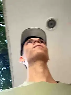 Snapshot of Luck__090 chatting on October 8, 2025, 9:23 pm Luck  090 online show from October 8, 2025, 9:23 pm