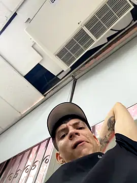 Snapshot of Luck__090 chatting on October 9, 2025, 6:17 pm Luck  090 online show from October 9, 2025, 6:17 pm