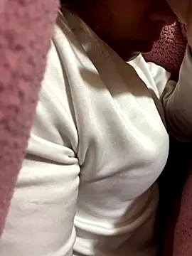 Snapshot of Mai_bb chatting on November 24, 2025, 9:25 pm Mai bb online show from November 24, 2025, 9:25 pm