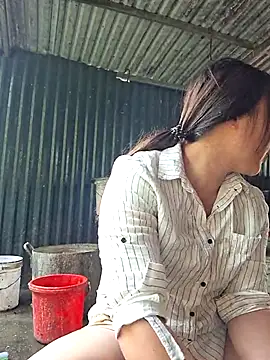 ALIENHR38 online show from April 15, 2026, 1:23 am